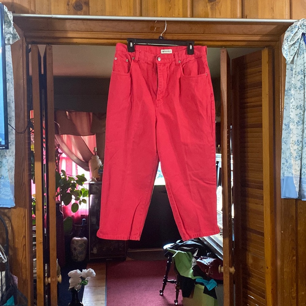 Generra red capri pants